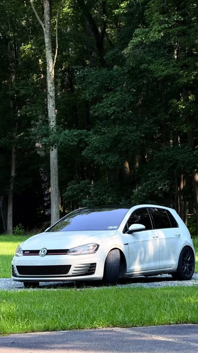 2017 Volkswagen GTI Mk7 - Image 3 of 4
