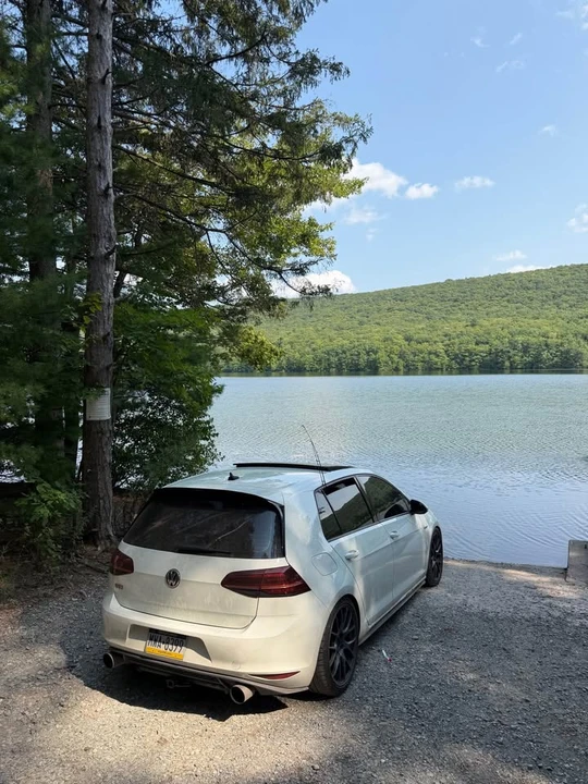 2017 Volkswagen GTI Mk7 - Image 2 of 4