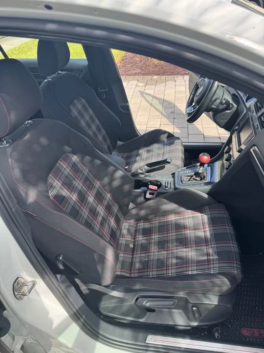 2017 Volkswagen GTI Mk7 - Image 9 of 14