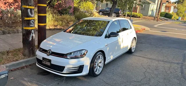 2017 Volkswagen Golf GTI Sport