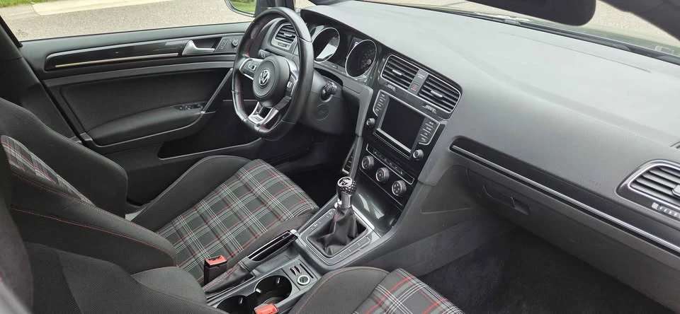 2017 Volkswagen GTI Mk7 - Image 17 of 20