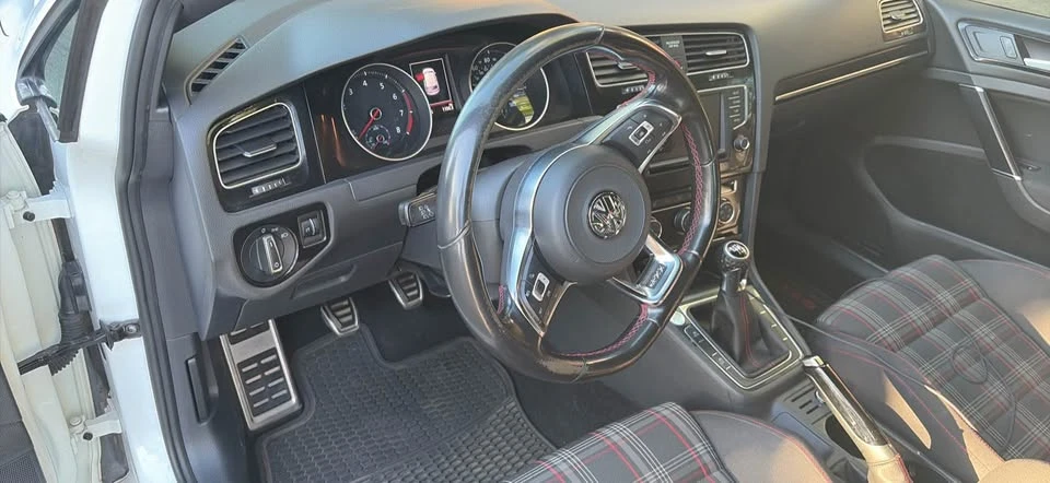 2017 Volkswagen GTI Mk7 - Image 4 of 6