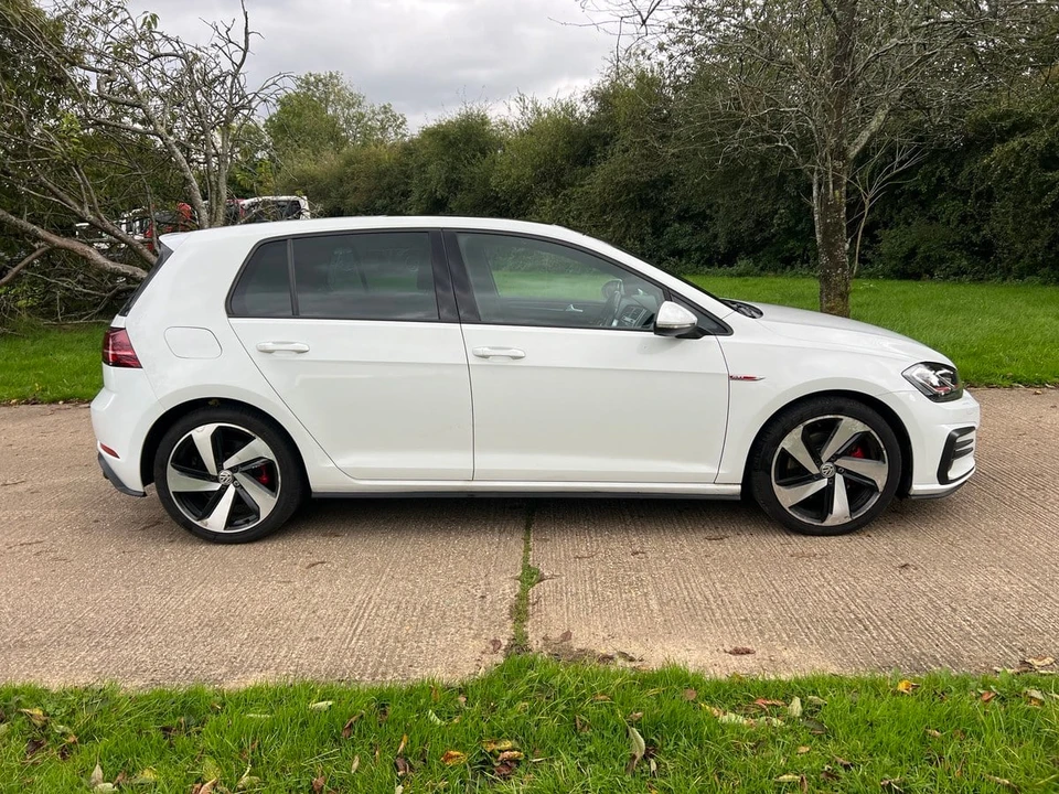 2017 Volkswagen GTI Mk7 - Image 6 of 30