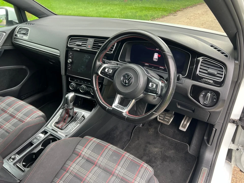 2017 Volkswagen GTI Mk7 - Image 28 of 30