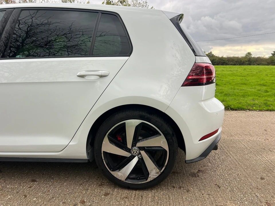 2017 Volkswagen GTI Mk7 - Image 14 of 30