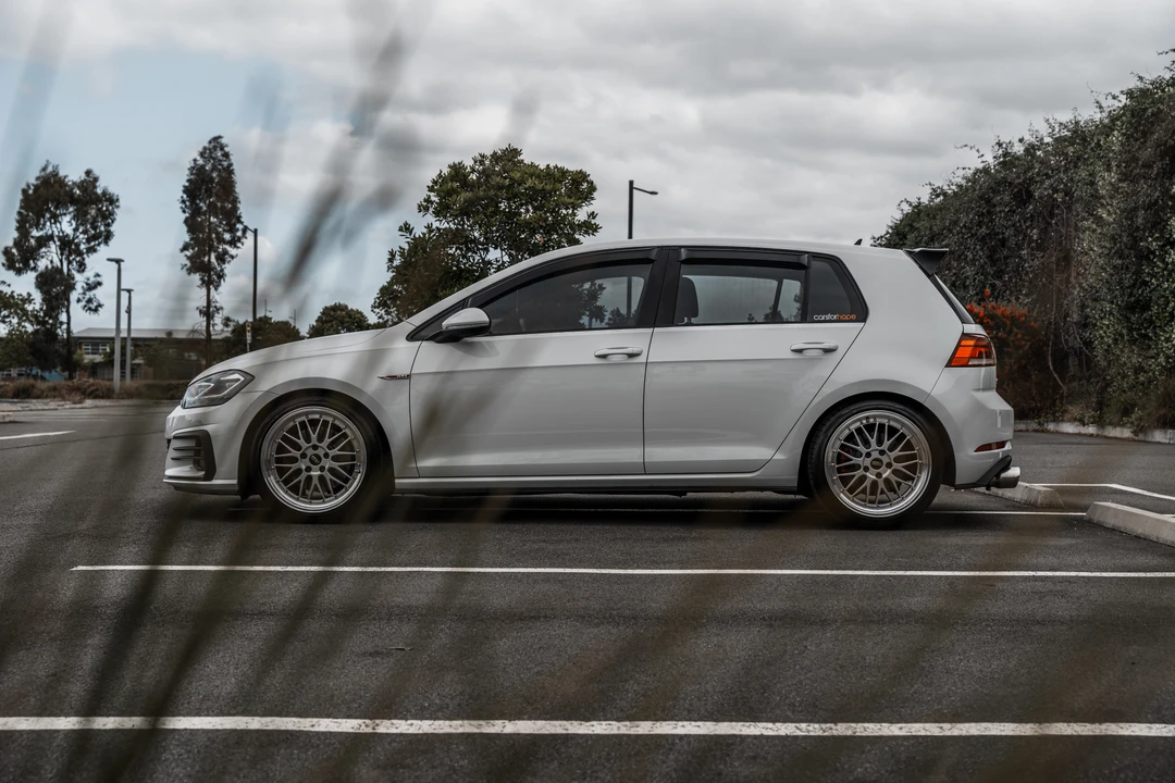 2017 Volkswagen GTI Mk7 - Image 7 of 31