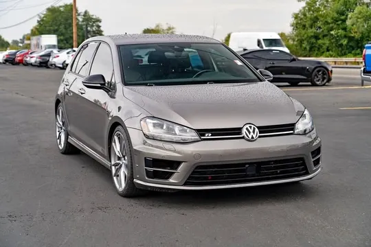 2017 Volkswagen Golf R DCC & Navigation 4Motion