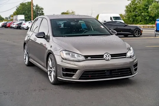 2017 Volkswagen Golf R DCC & Navigation 4Motion