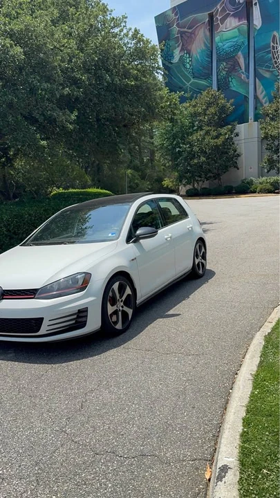 2017 Volkswagen GTI Mk7 - Image 4 of 5