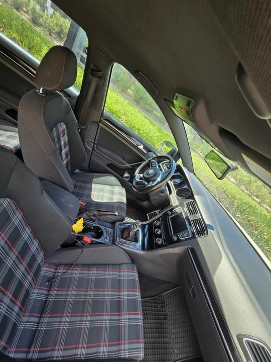 2017 Volkswagen GTI Mk7 - Image 6 of 9