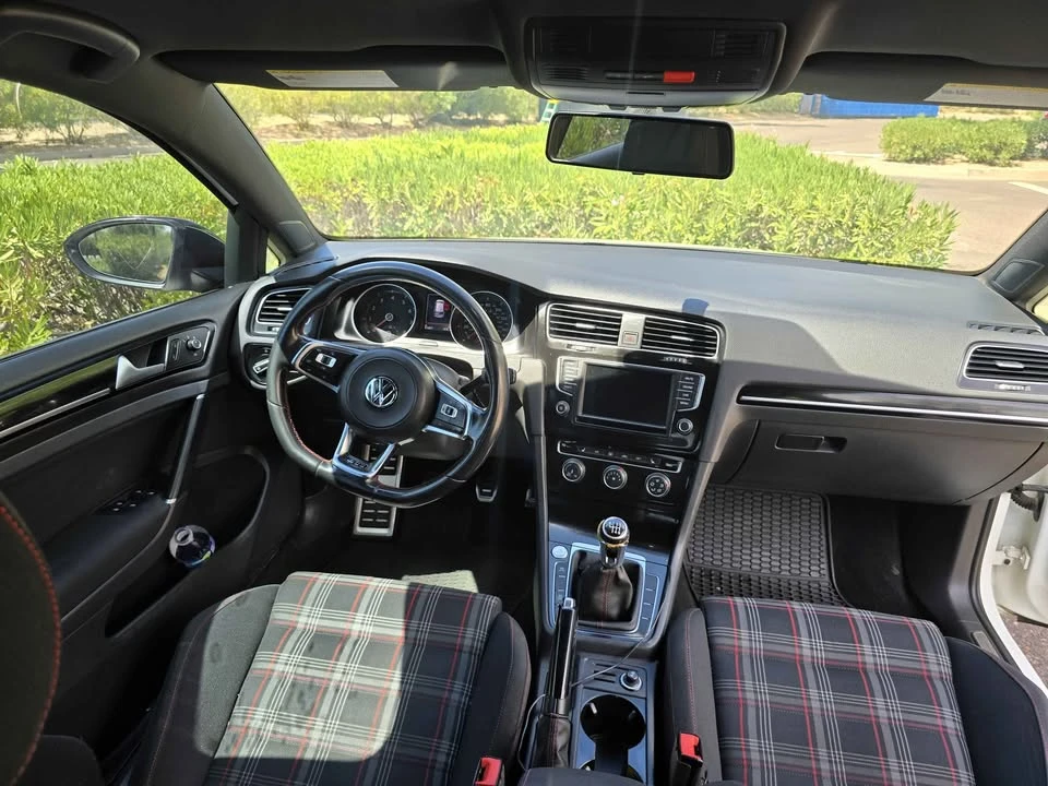 2017 Volkswagen GTI Mk7 - Image 8 of 9