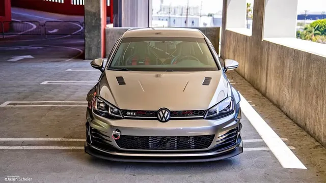 2017 Volkswagen GTI 2.0T Hatchback Sedan 4D