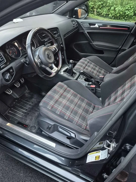 2017 Volkswagen GTI Mk7 - Image 4 of 8