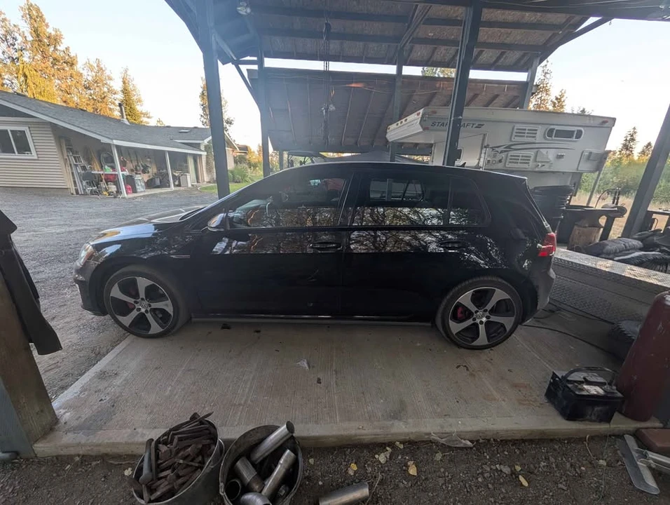 2017 Volkswagen GTI Mk7 - Image 2 of 9