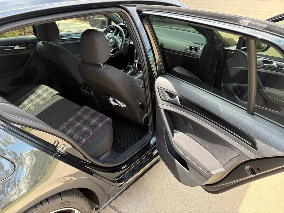 2017 Volkswagen GTI Mk7 - Image 9 of 18