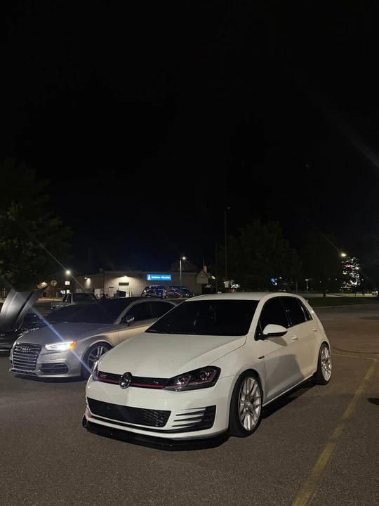 2017 Volkswagen GTI Mk7 - Image 2 of 6