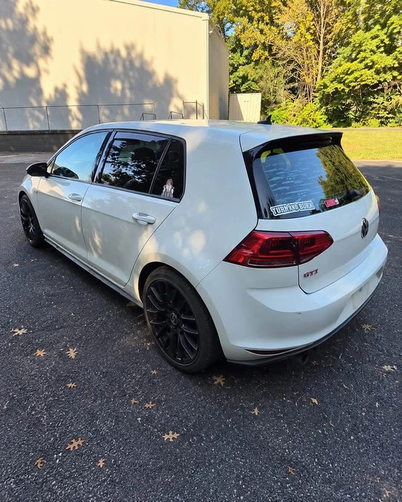 2017 Volkswagen GTI Mk7 - Image 9 of 9