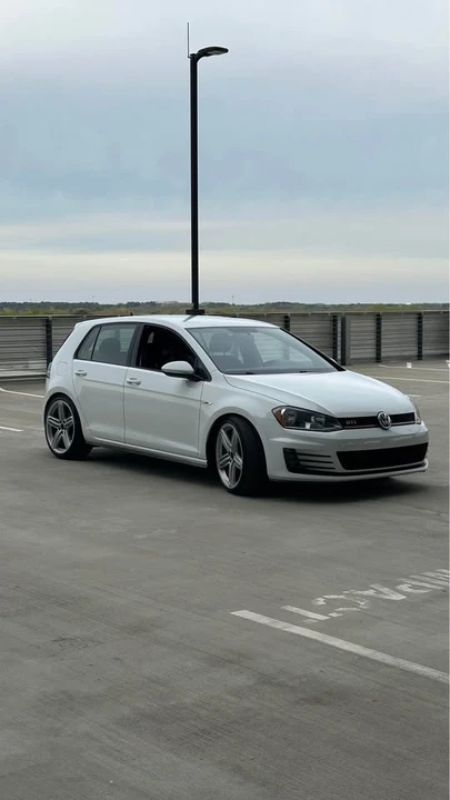 2017 Volkswagen GTI Mk7 - Image 2 of 5
