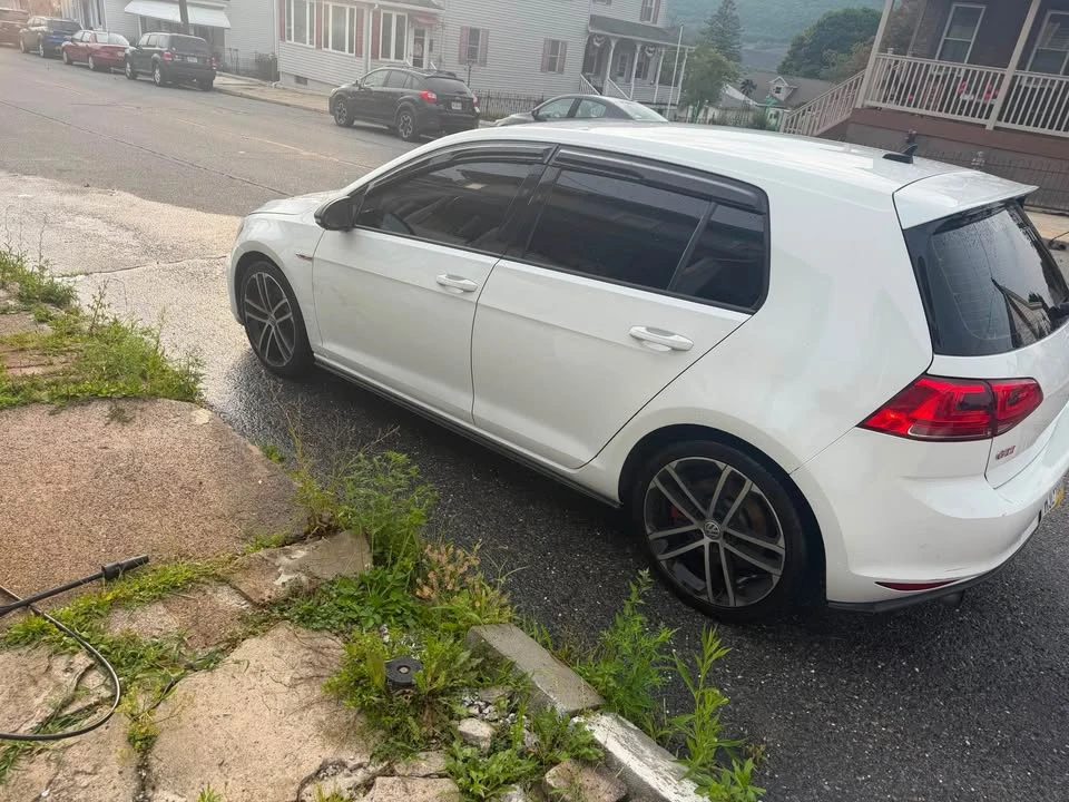 2017 Volkswagen GTI Mk7 - Image 8 of 9