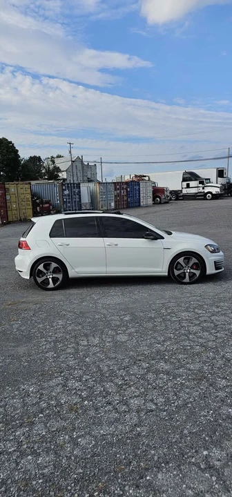 2017 Volkswagen GTI Mk7 - Image 4 of 18