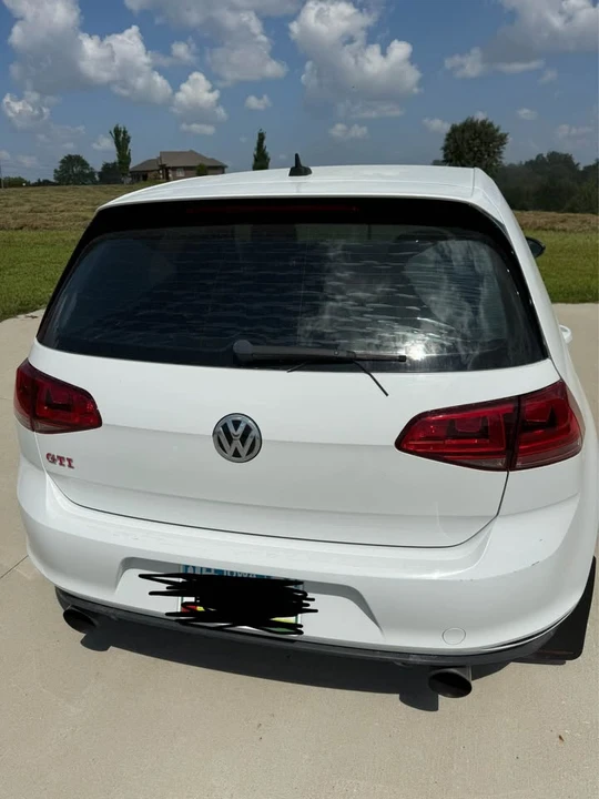 2017 Volkswagen GTI Mk7 - Image 4 of 5