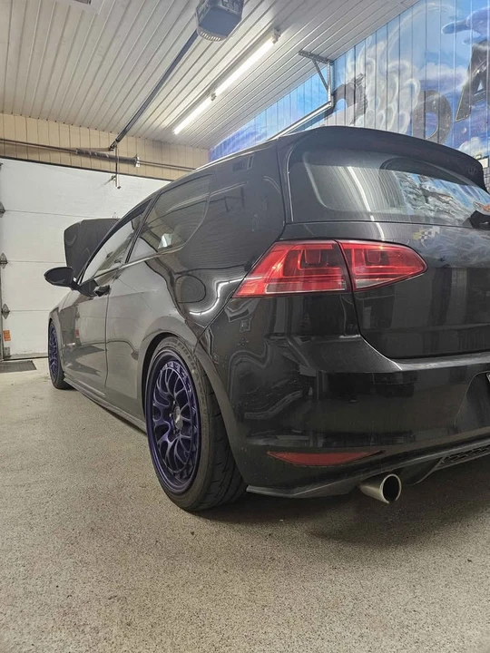 2017 Volkswagen GTI Mk7 - Image 8 of 17