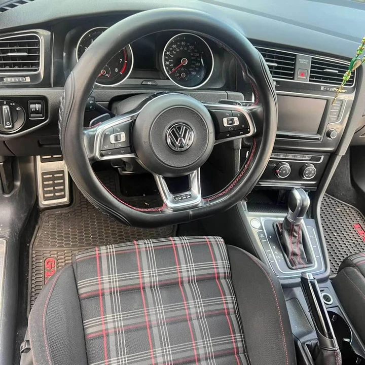 2017 Volkswagen GTI Mk7 - Image 7 of 9