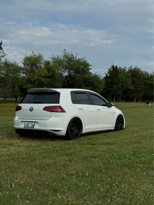 2017 Volkswagen GTI Mk7 - Image 4 of 7
