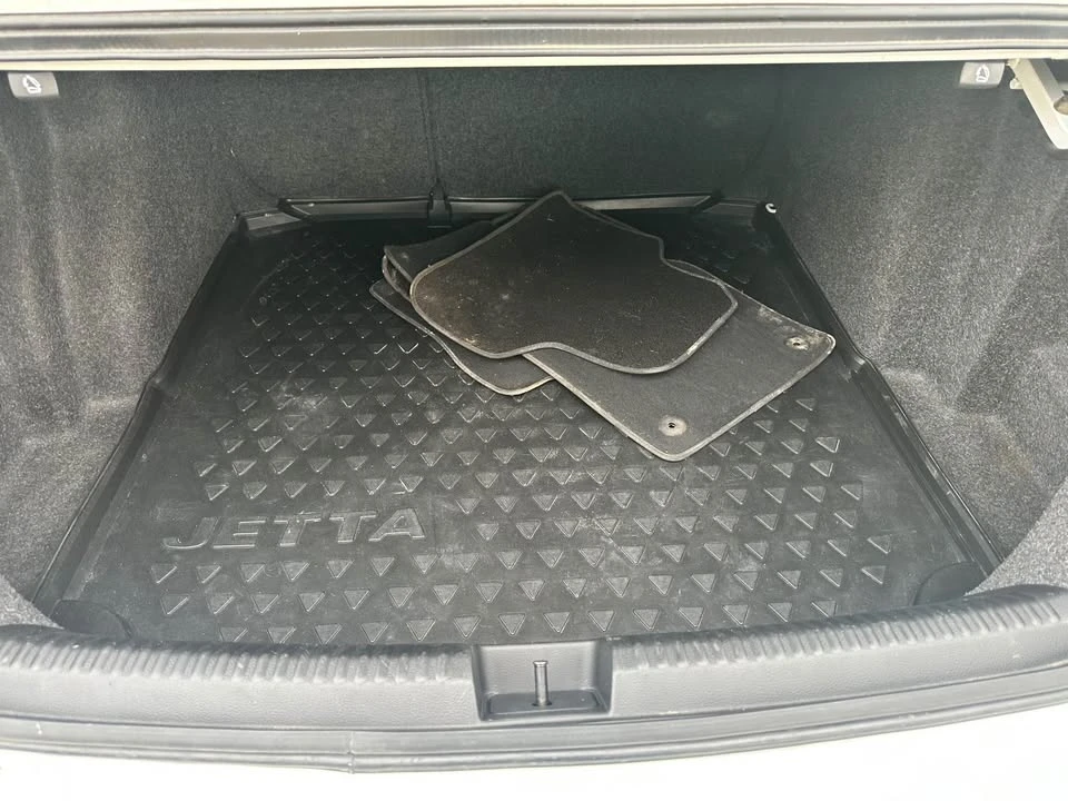 2017 Volkswagen A6 Jetta - Image 8 of 13