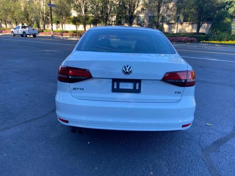 2017 Volkswagen A6 Jetta - Image 8 of 12