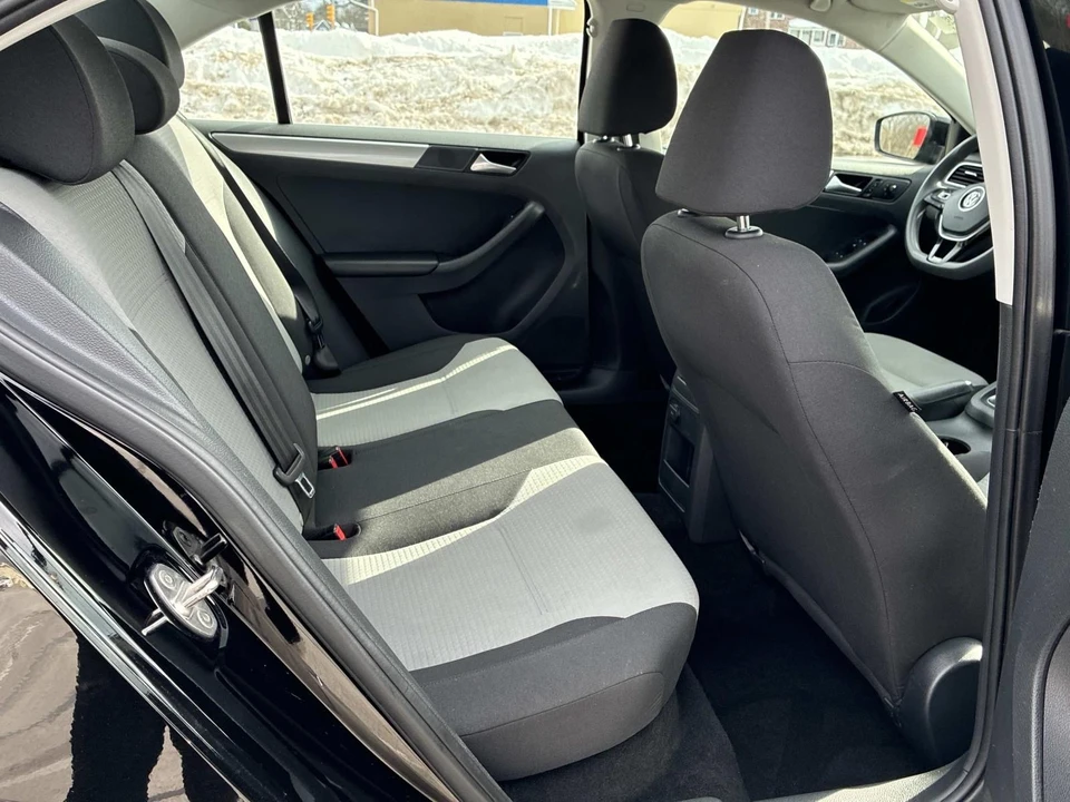 2017 Volkswagen A6 Jetta - Image 10 of 21