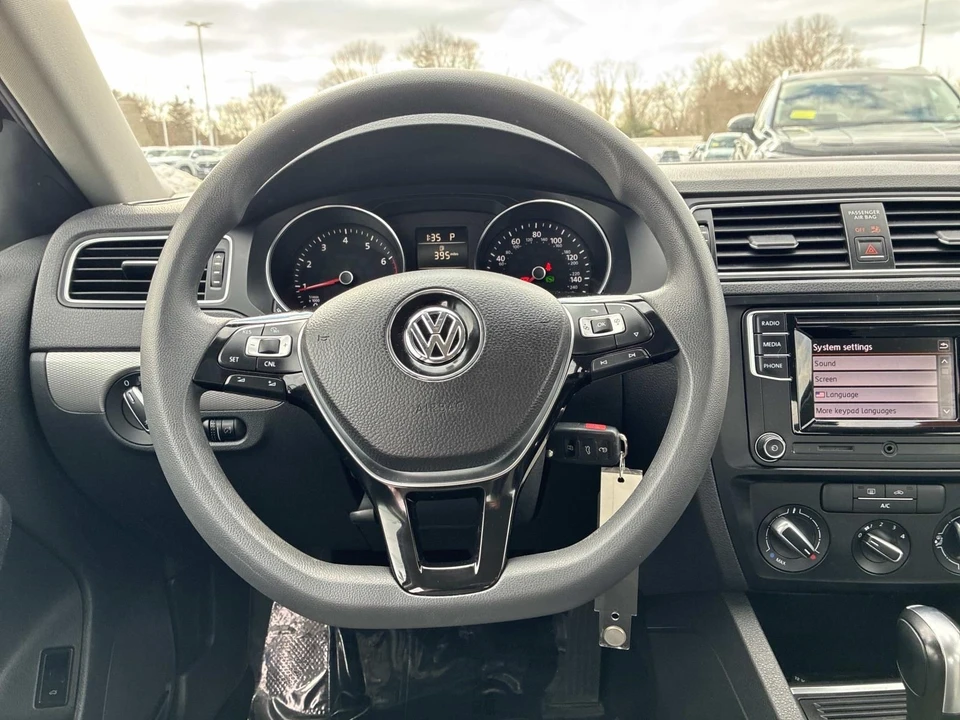 2017 Volkswagen A6 Jetta - Image 16 of 21