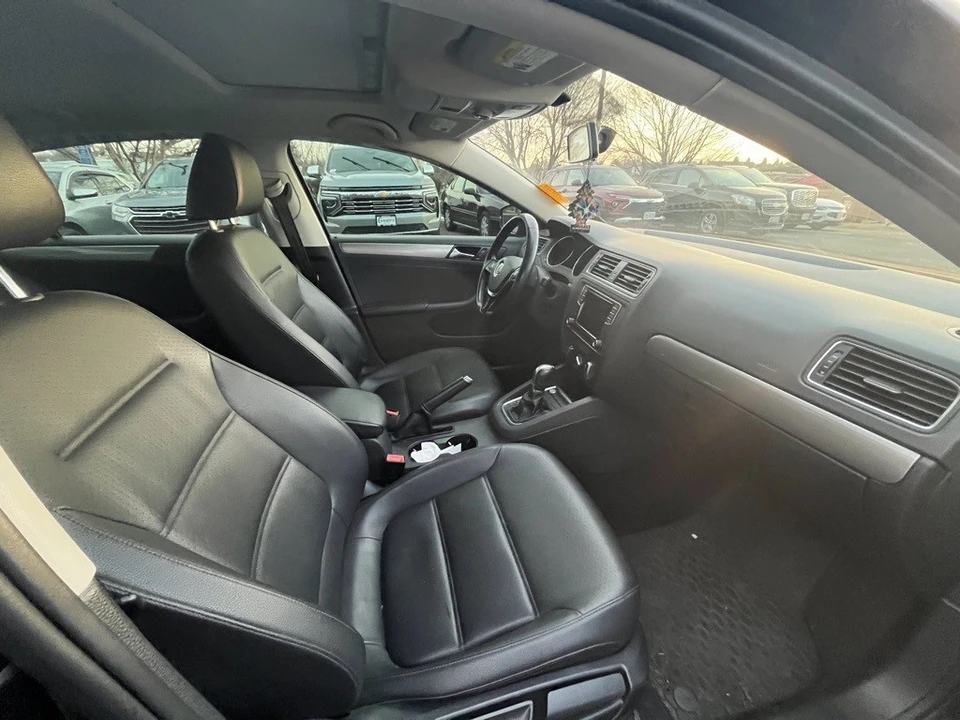 2017 Volkswagen A6 Jetta - Image 2 of 12