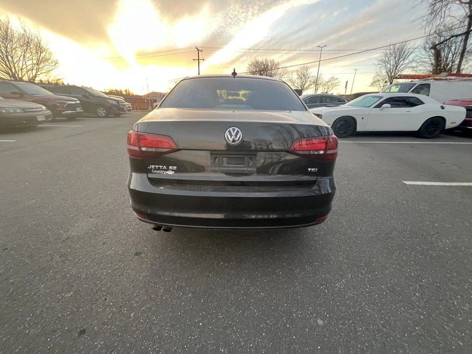 2017 Volkswagen A6 Jetta - Image 8 of 12