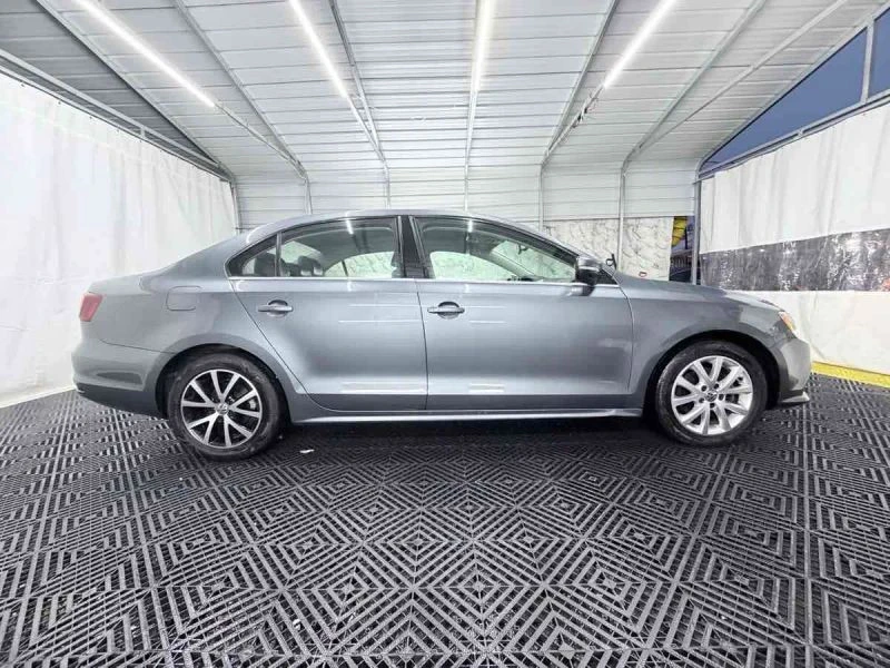 2017 Volkswagen A6 Jetta - Image 8 of 12