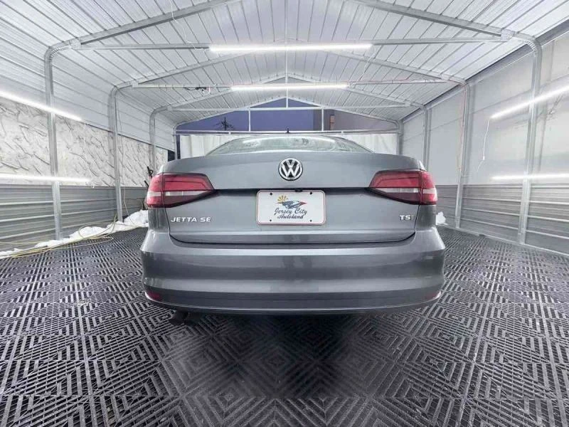 2017 Volkswagen A6 Jetta - Image 6 of 12