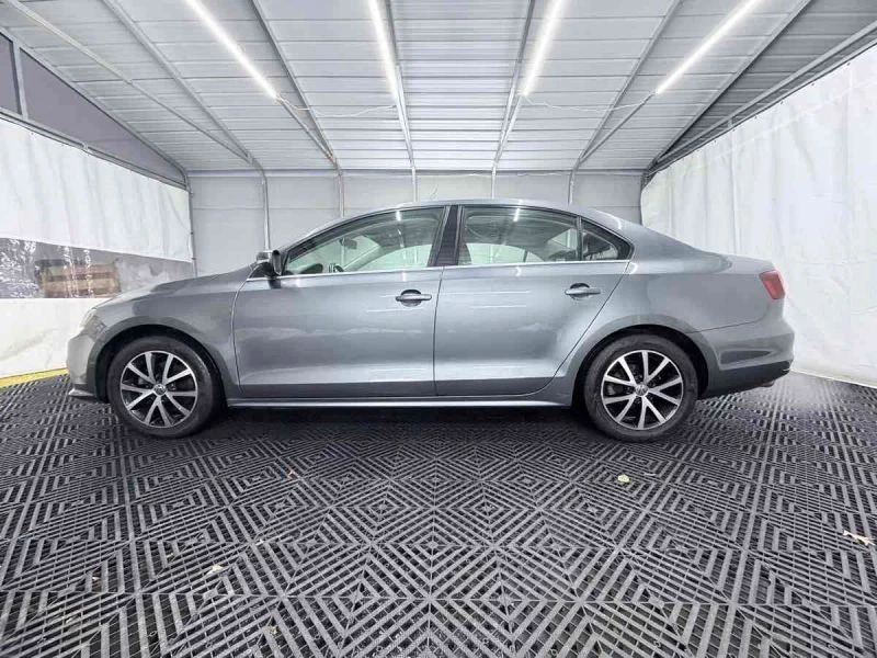 2017 Volkswagen A6 Jetta - Image 4 of 12