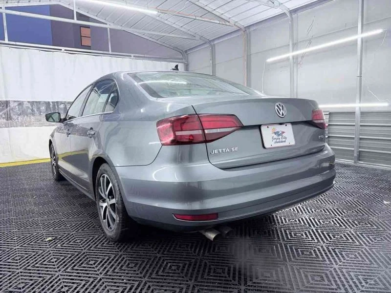 2017 Volkswagen A6 Jetta - Image 5 of 12