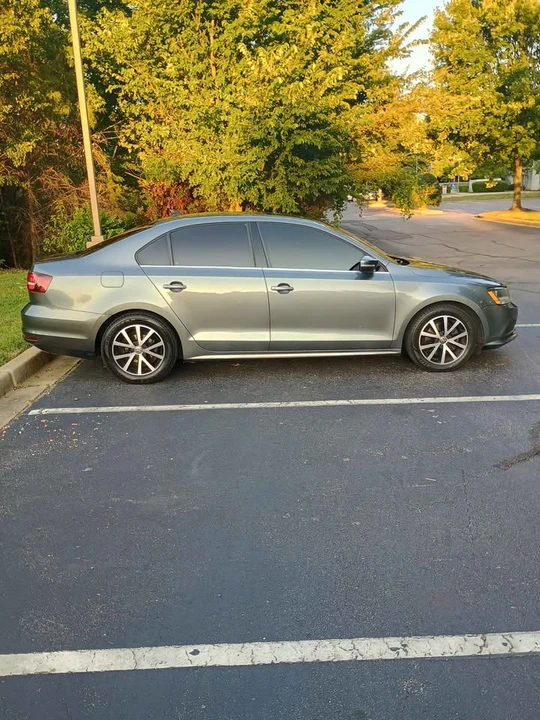 2017 Volkswagen A6 Jetta - Image 2 of 10
