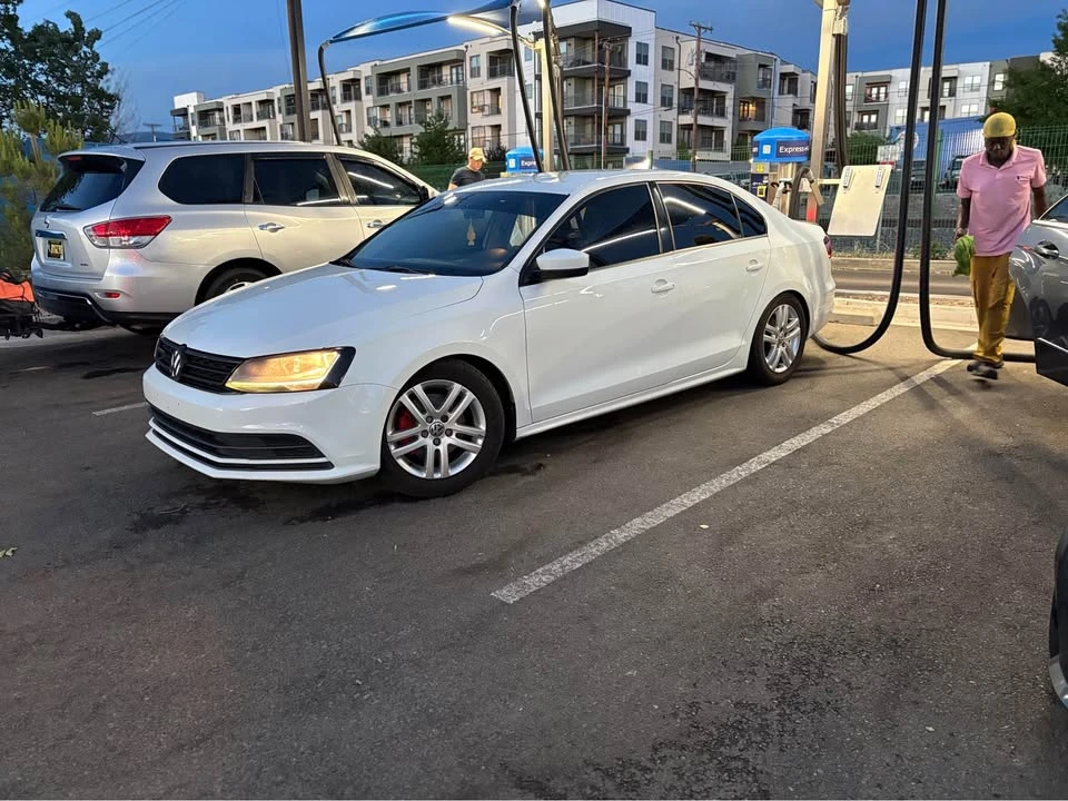 2017 Volkswagen A6 Jetta - Image 10 of 17