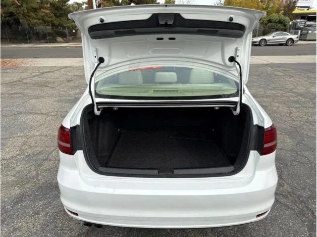 2017 Volkswagen A6 Jetta - Image 9 of 13