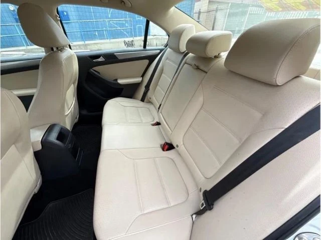2017 Volkswagen A6 Jetta - Image 12 of 13