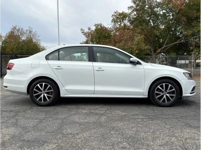 2017 Volkswagen A6 Jetta - Image 2 of 13