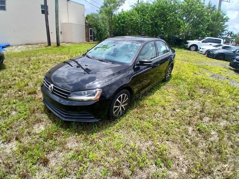 2017 Volkswagen A6 Jetta - Image 2 of 9