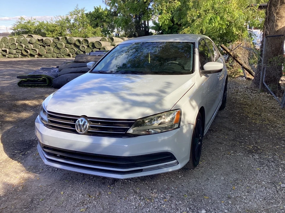 2017 Volkswagen A6 Jetta - Image 2 of 19