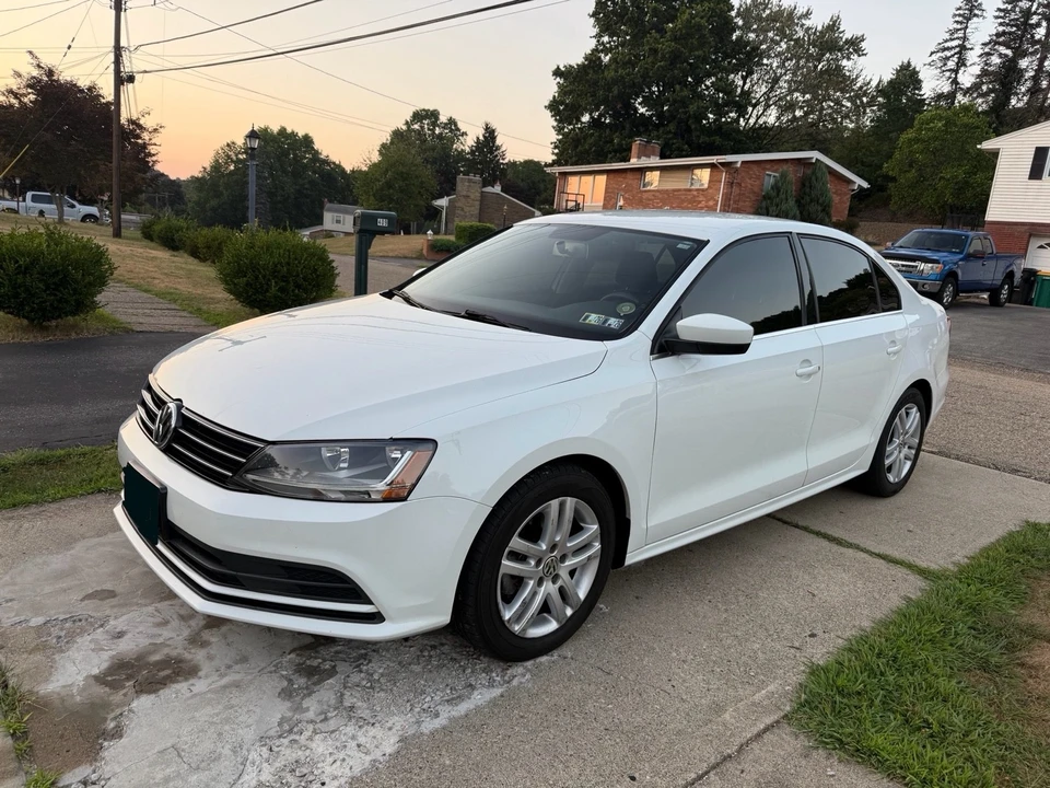 2017 Volkswagen A6 Jetta - Image 2 of 10