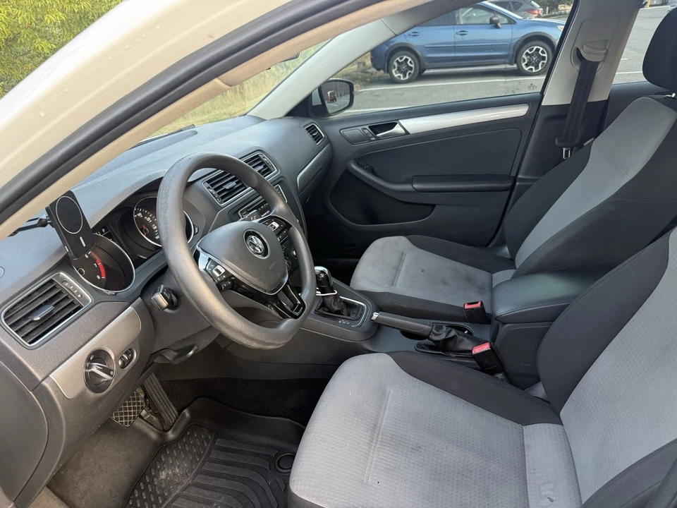 2017 Volkswagen A6 Jetta - Image 8 of 10