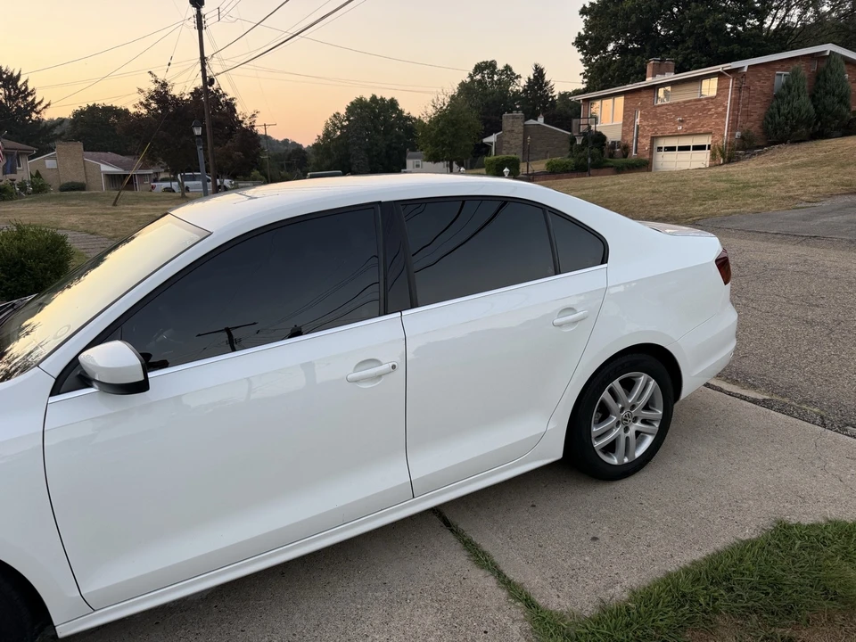 2017 Volkswagen A6 Jetta - Image 4 of 10
