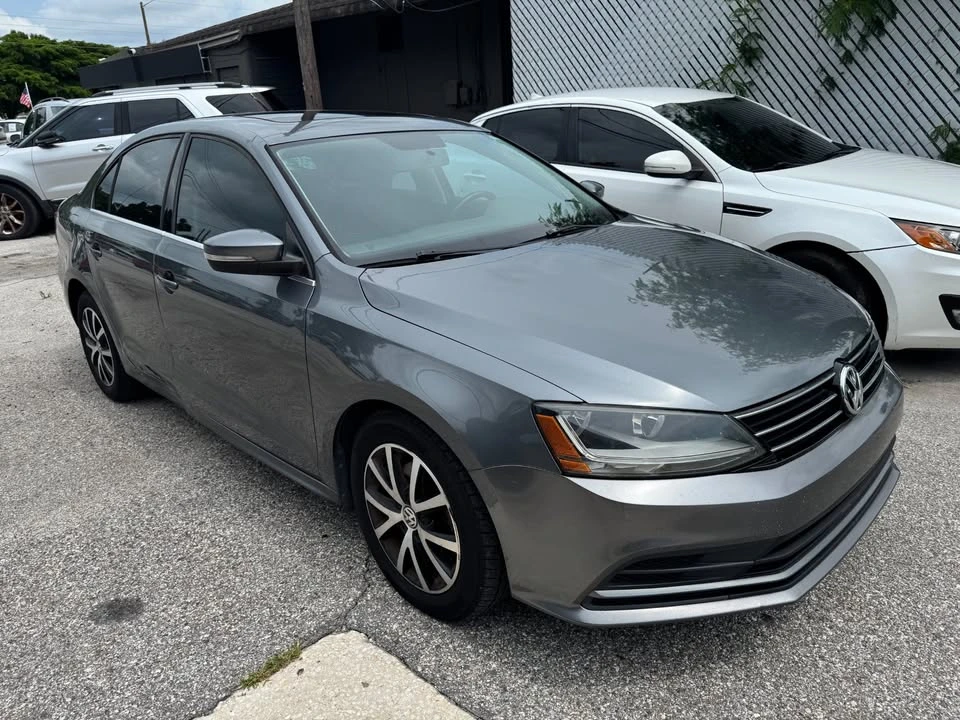 2017 Volkswagen A6 Jetta - Image 2 of 8