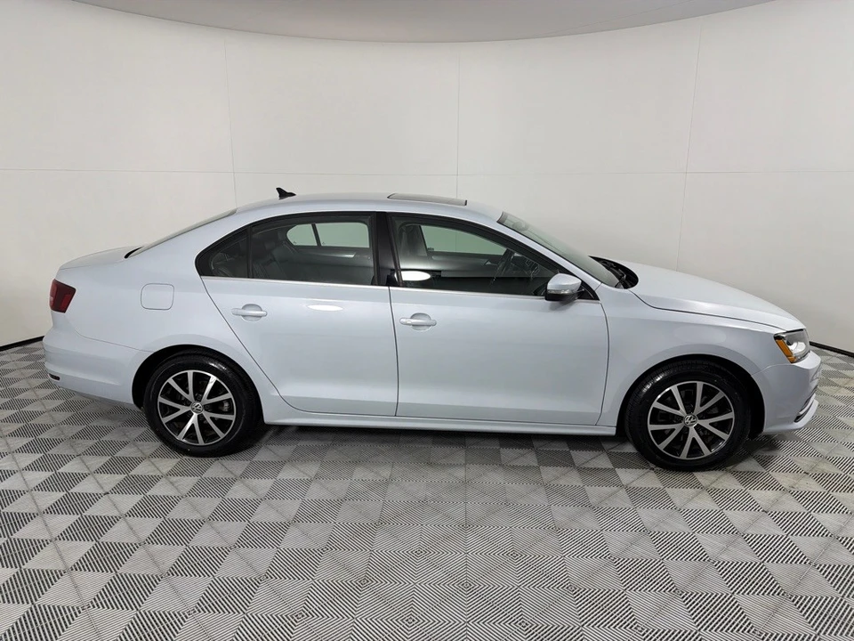 2017 Volkswagen A6 Jetta - Image 4 of 21